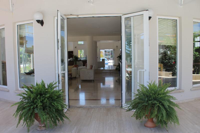 The Prince Inn Hotel & Villas Agios Georgios  Esterno foto